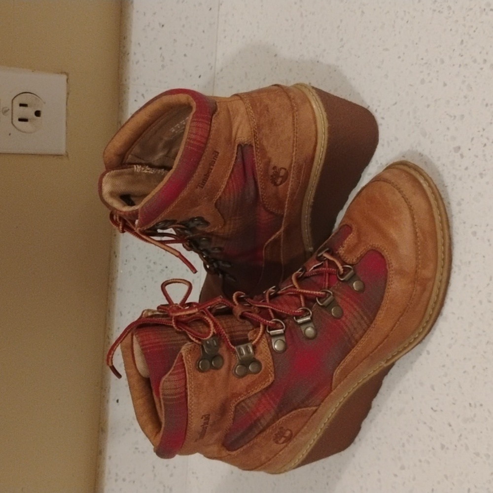 Timberland Red and Brown Lace Up Boots Rugged Design Size 8 Women - Picture 2 of 5
